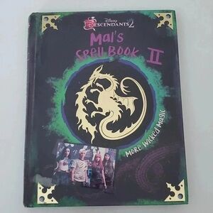 Disney book Mais Spell Book